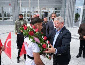 Avrupa Şampiyonu Mert İlbars’tan Başkan Aşgın’a ziyaret