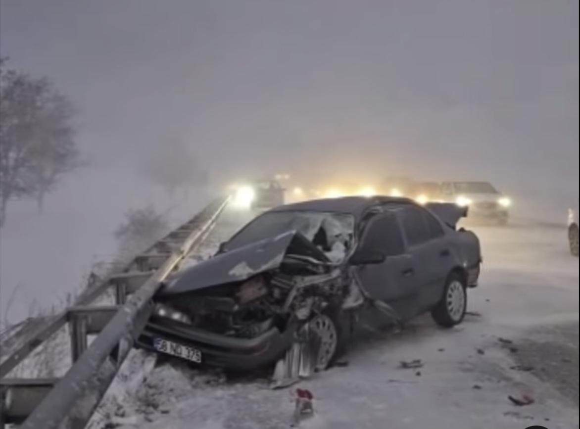 SAMSUN YOLU BUZ PİSTİNE DÖNDÜ: 1 ÖLÜ