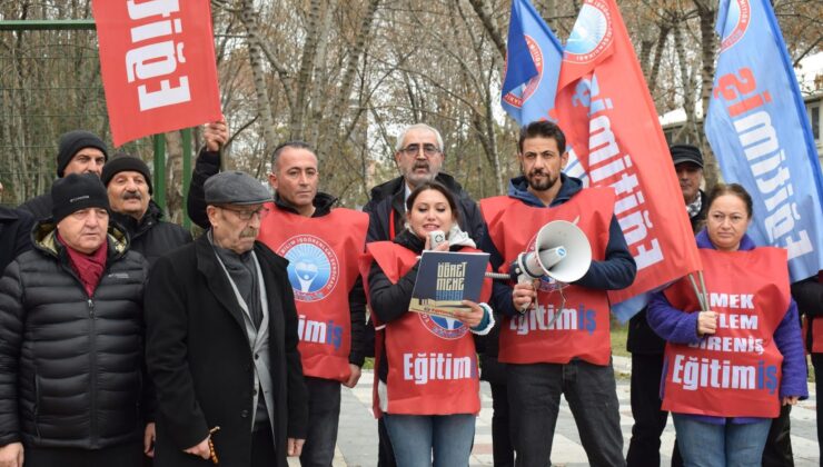 “Eti Lisesi., oyuncağınız değil”“ÇORUM, DENEME-YANILMAYÖNTEMİYLE YÖNETİLEMEZ”